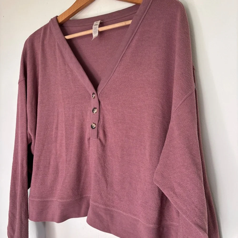 Alo Yoga Alolux Soho Cropped Henley Pink Long Sleeve Size Medium